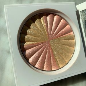Ofra Highlighter @Marchbeautyword collab